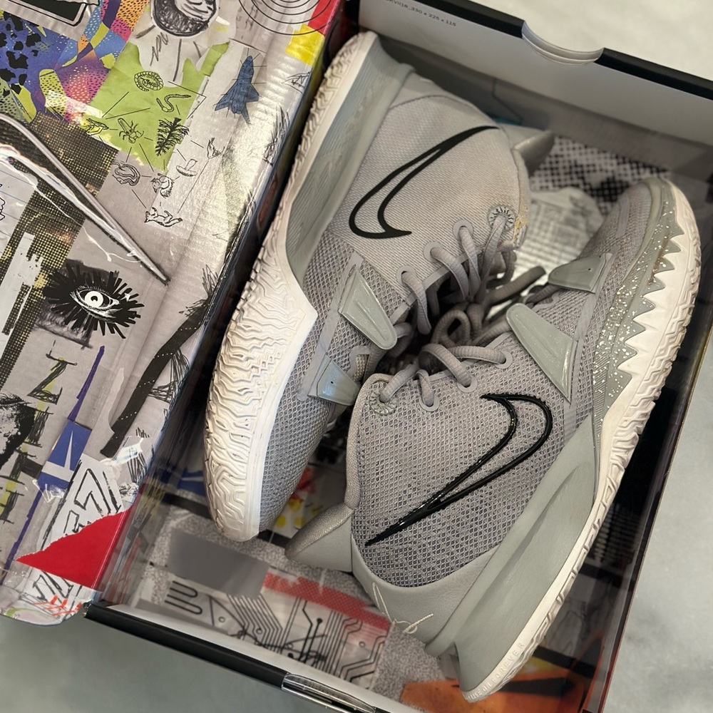 Nike Kyrie Infinity 7 TB Basketball Shoe Wolfe Grey / White Mens 7 Womens 8.5